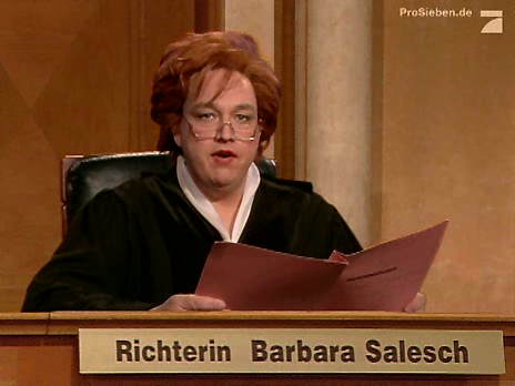 Oliver Kalkofe als Richterin Barbara Salesch